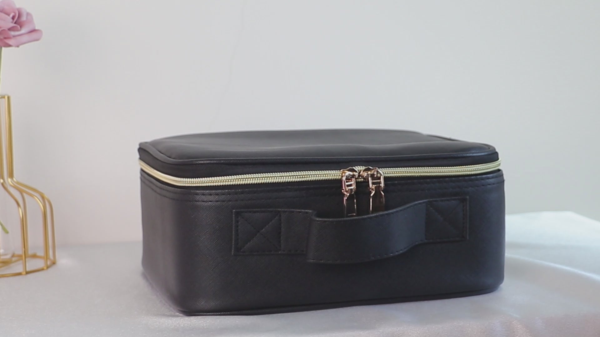 Podróżna kosmetyczka z lusterkiem LED organizer kosmetyczny bezprzewodowy